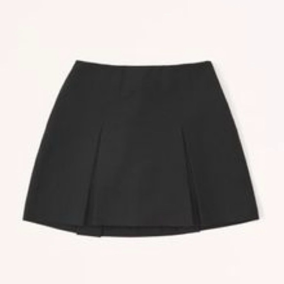 Abercrombie & Fitch Dresses & Skirts - Abercrombie & Fitch Pleated Skort - Size M